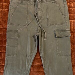 American Eagle Women’s Olive Green Cargo Pants